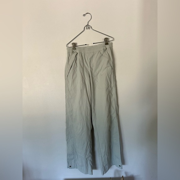 Athleta Pants - Athleta TREKKIE HIGH RISE PARACHUTE PANT Size 2 Celadon Tint
